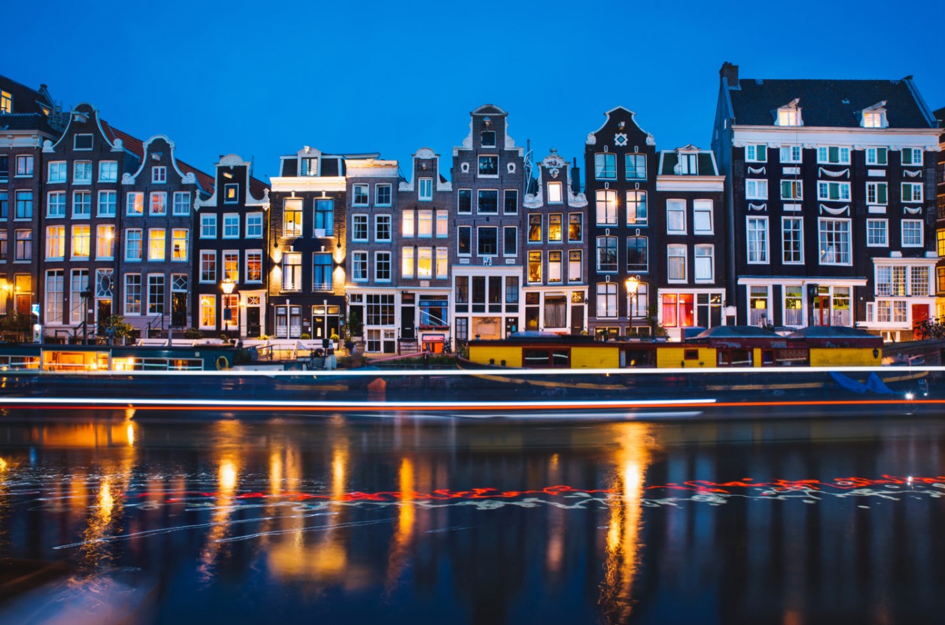 9 Ways How to get from Brussels to Amsterdam to Brussels) - Traveller BlogTraveller Tours Blog